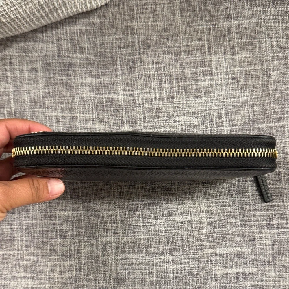 Gucci Black Leather Wallet with Gold Emblem - Picture 6 of 9